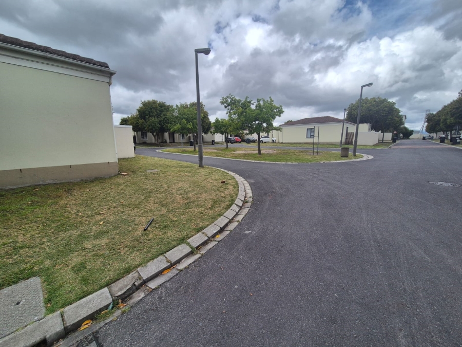 To Let 3 Bedroom Property for Rent in Stellendale Western Cape